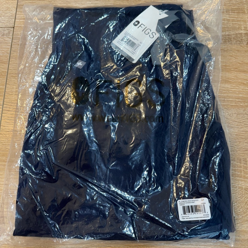 Figs Petite Yola High Waisted Skinny Scrub Pants in Navy